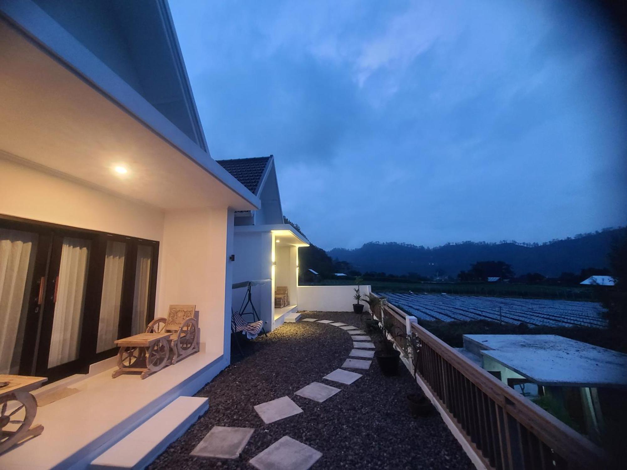 Batur Volcano Basecamp Bed & Breakfast